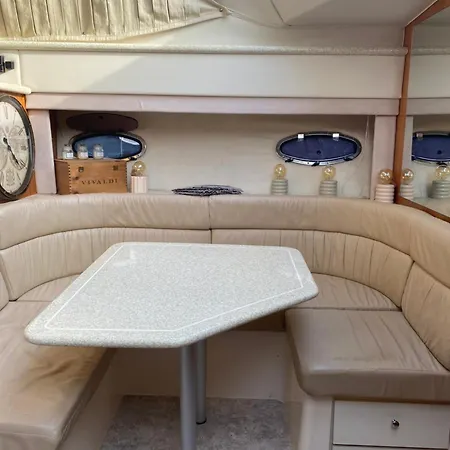 Botel Vilamoura -boat